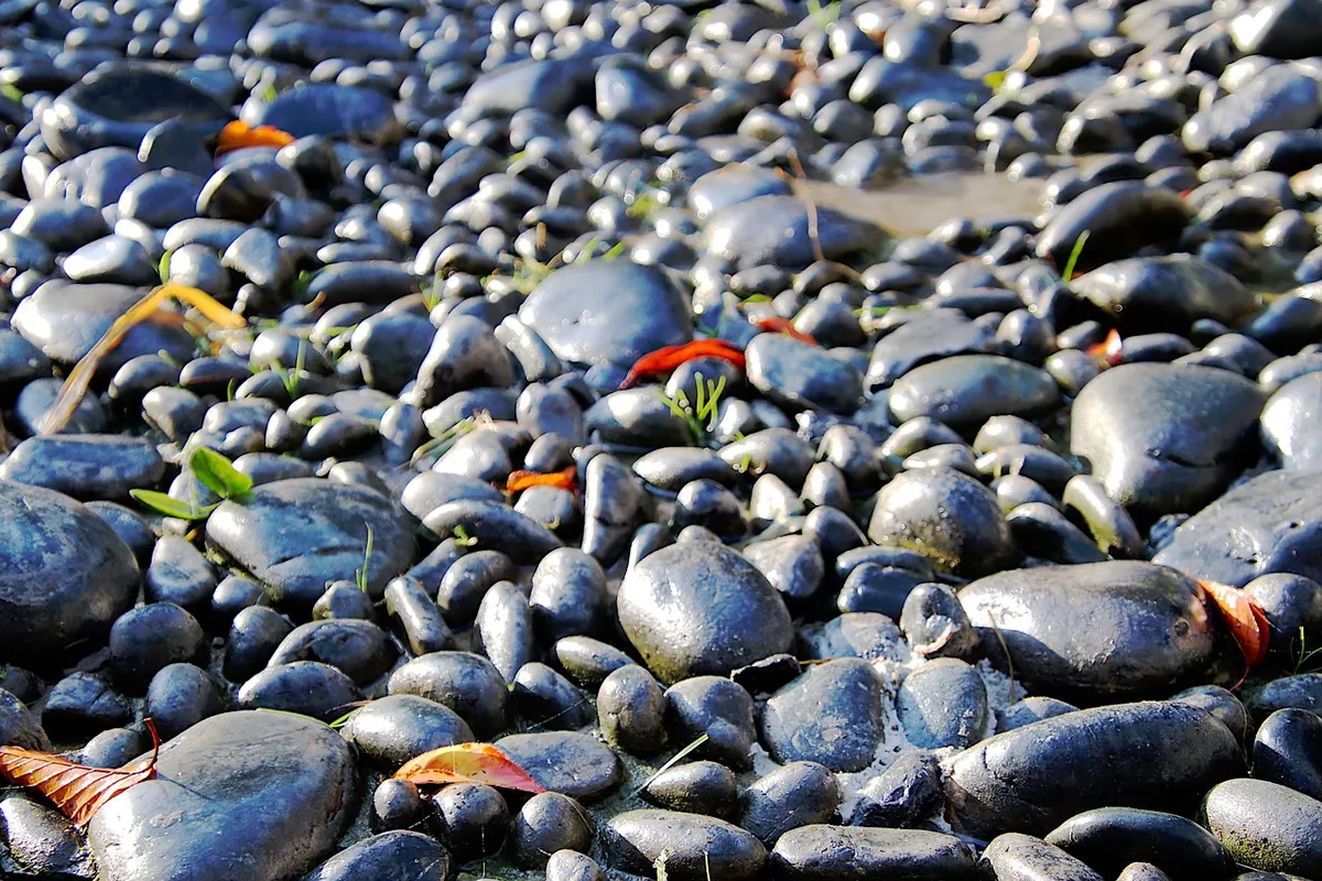 How to Lay a Pebble Path Over Soil Without Weeds